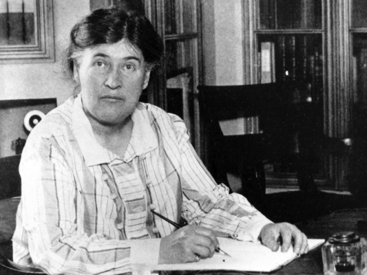 Willa Cather: Pulitzer Winner Who Authored 12 Novels and Challenged Gender Roles in 1890s America